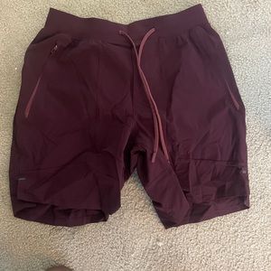 Lululemon License-to-Train 7” linerless Mens medium workout shorts (maroon)